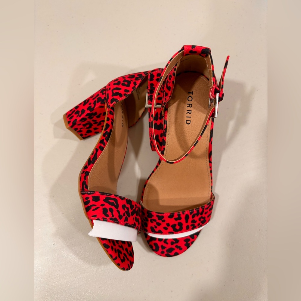 TORRID  4H HOT PINK LEOPARD PRINT